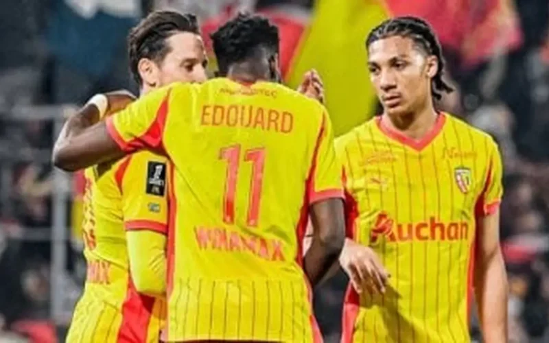 لانس يعتلي صدارة الدوري الفرنسي مؤقتاً بتسجيل خماسية نظيفة في مرمى أنجييه